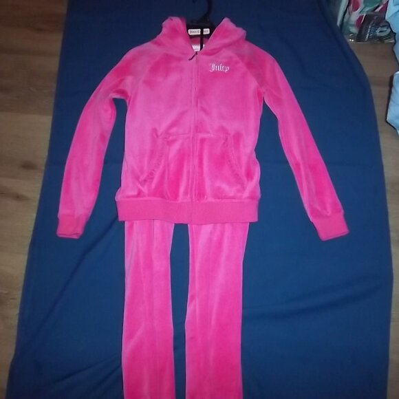 Juicy Couture - Picture 2 of 13